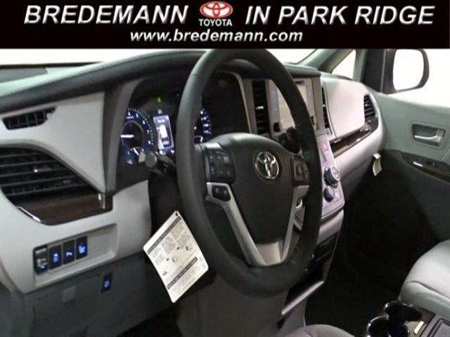 Toyota Sienna 2017 photo 15